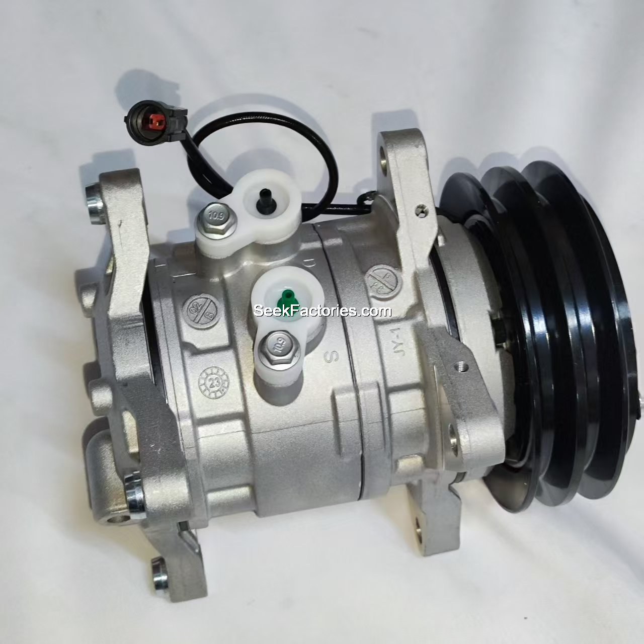 Компрессор кондиционера 8104010-BNK22 для Dongfeng Tianlong KL / KX