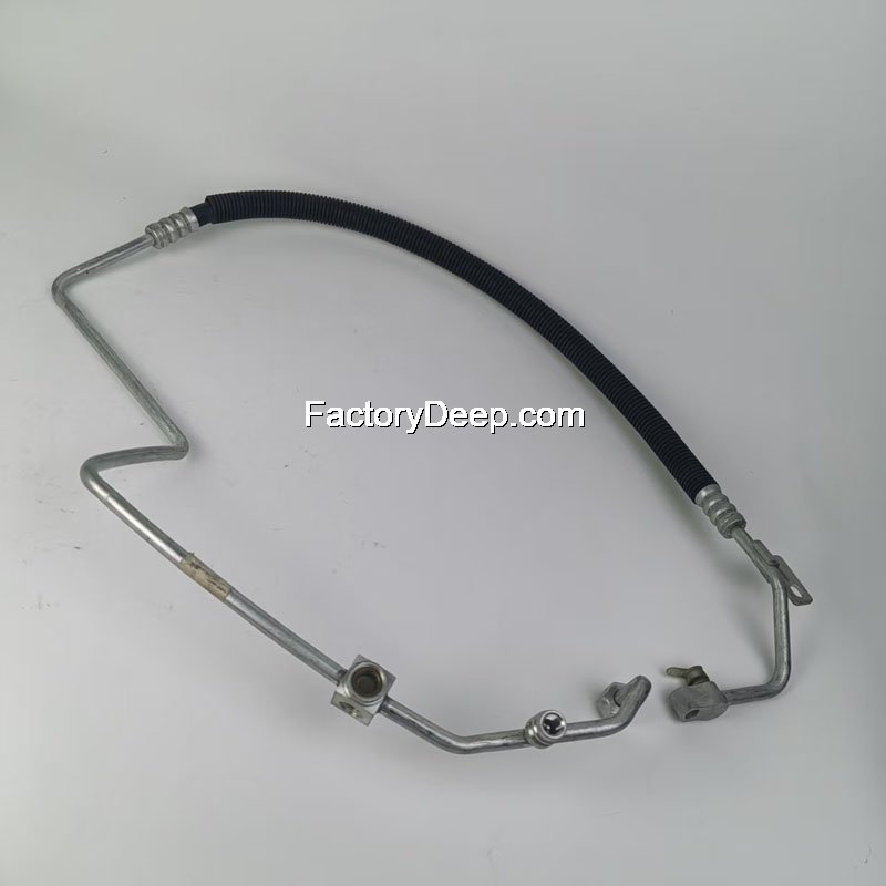 Шланг между конденсатором и испарителем