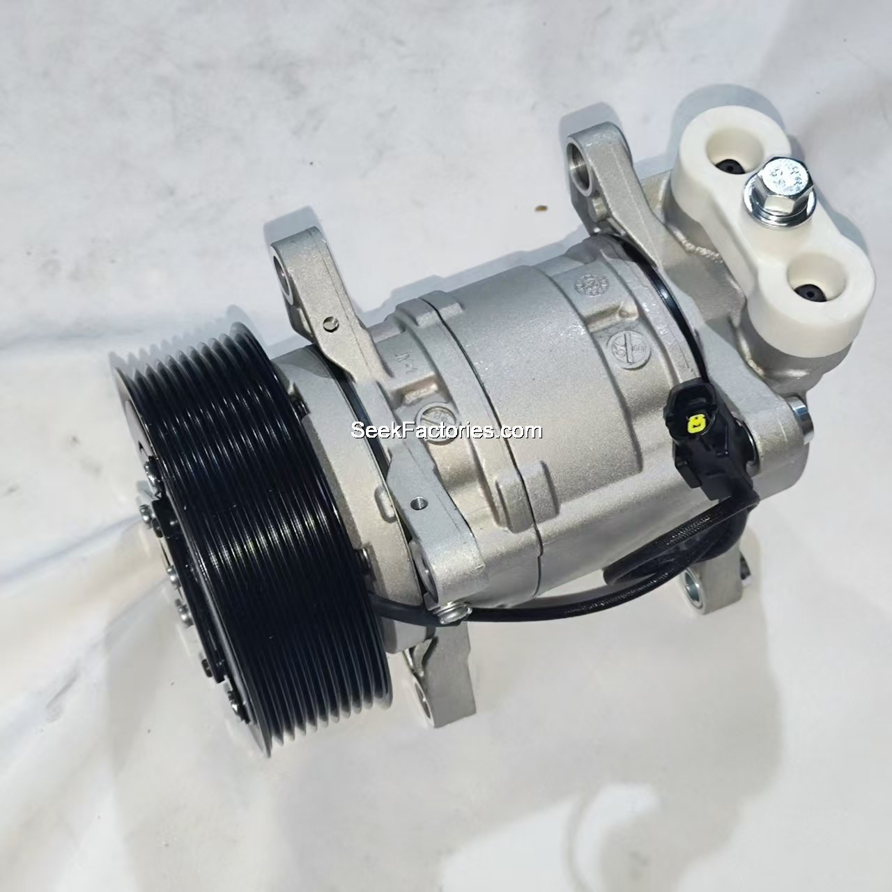 24V A/C Compressor 8104010-YCS06 for YUCHAI YCS06 Euro VI 8104010-YCS06 ...